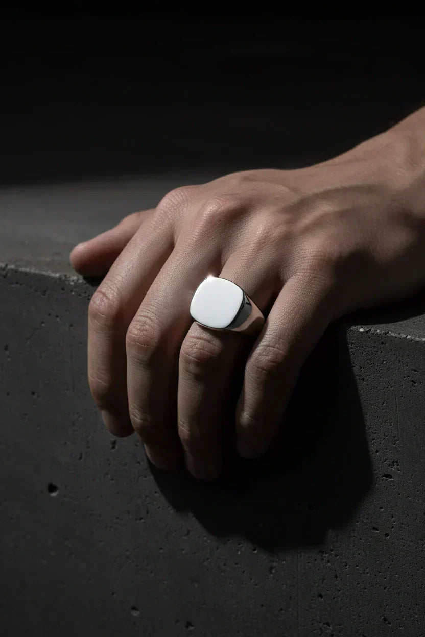 How Should a Men’s Ring Fit?