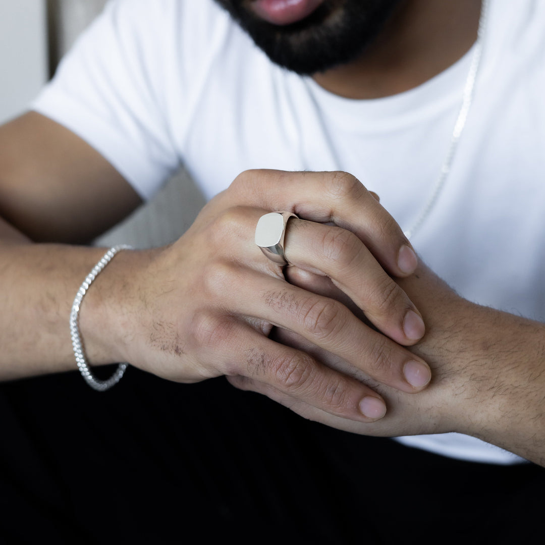 Cushion signet ring